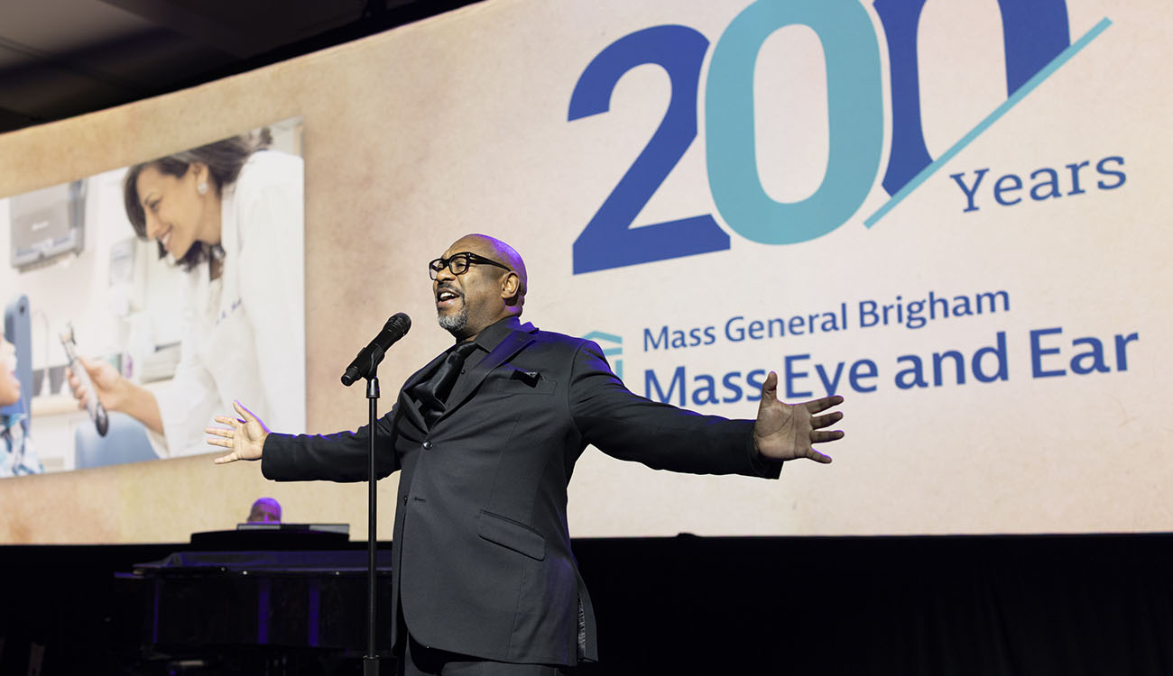 Alton Fitzgerald-White singing on stage